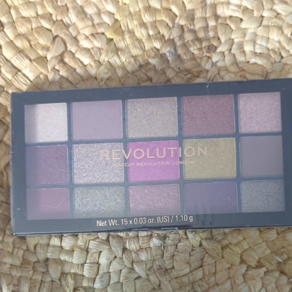 Revolution Reloaded Prestige  Eyeshadow Pallate New